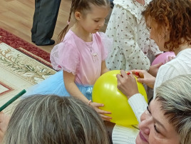 Мамы рисуют детей Мамы рисуют детей.