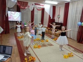 Дети танцуют вальс Дети танцуют вальс.